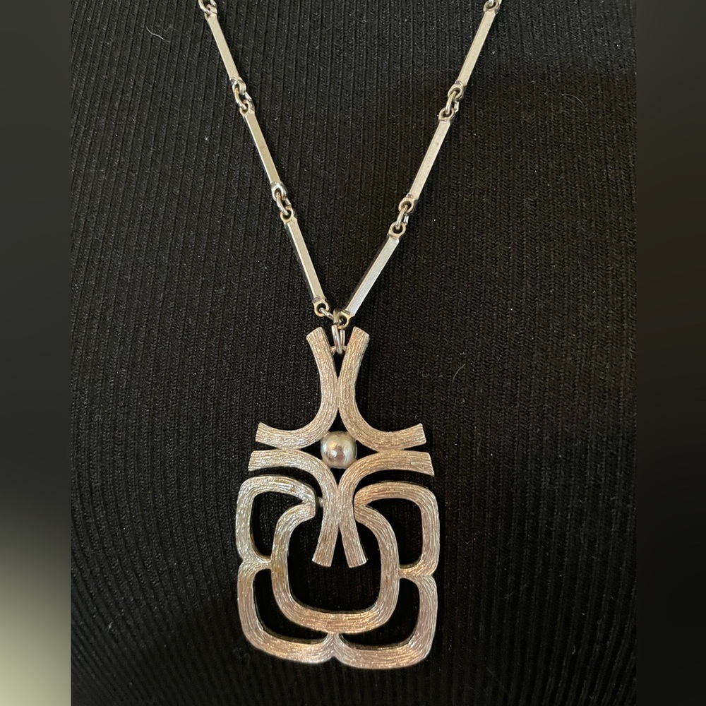 Vintage Avon 1974 Mayan Silver Pendant Necklace